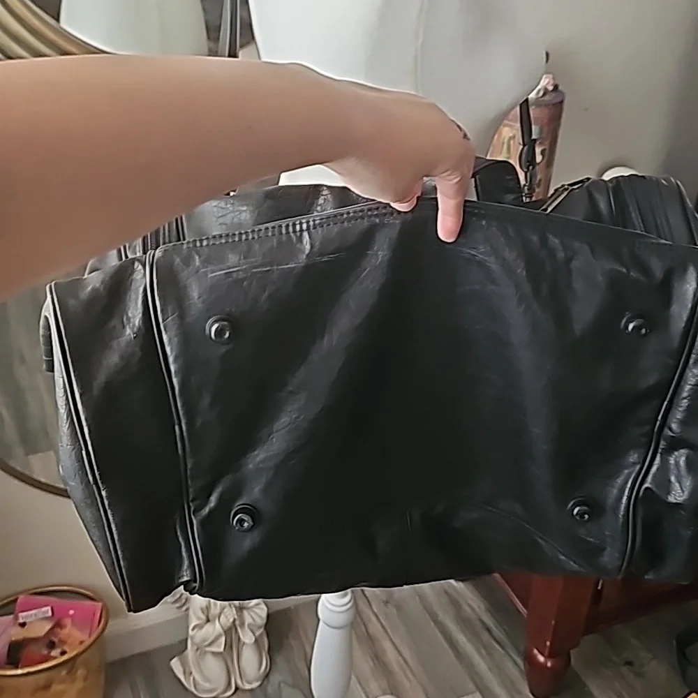 Converse duffle bag black leather vintage 1996 multi-pockets footed